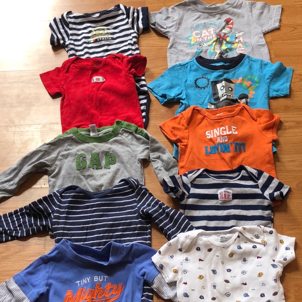 OFFER!! MUST GO16 piece 18 month onsie/shirts